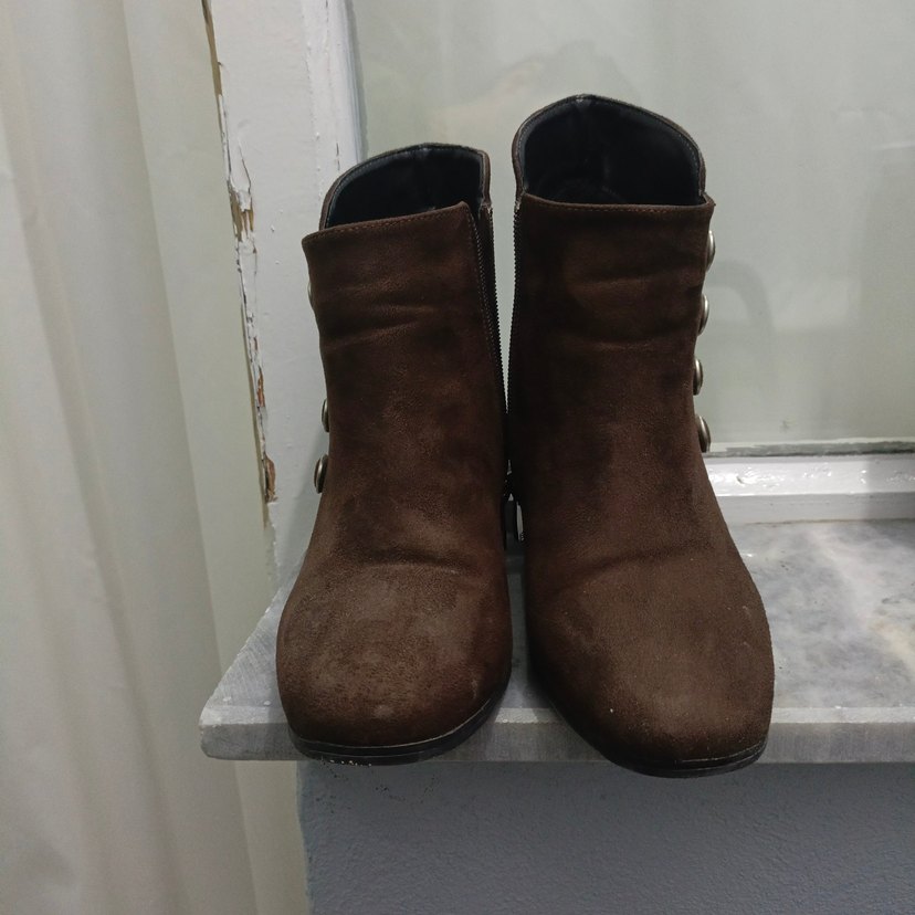 Düğmeli Kahverengi Süet Kadın Bot - Görsel 2