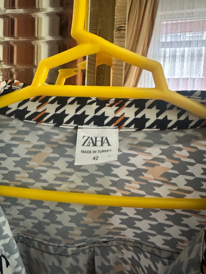 Düğmeli, V Yaka, Uzun Kollu Kadın Gömlek - Görsel 2