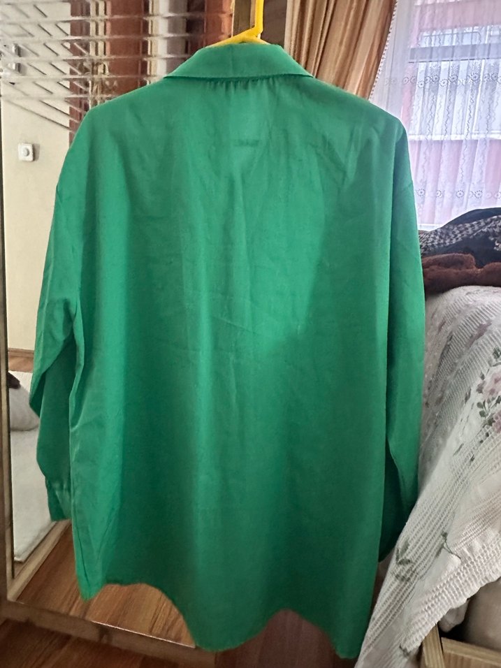 Yeşil Düğmeli Rahat Kesim Kadın Gömlek - Görsel 3
