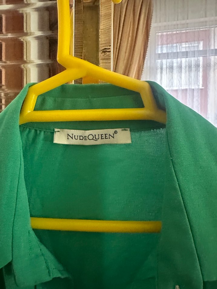 Yeşil Düğmeli Rahat Kesim Kadın Gömlek - Görsel 2