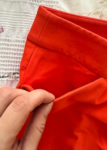 Kadın Mini Kırmızı Pamuklu Kemerli Pantolon - Görsel 3