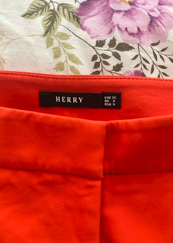 Kadın Mini Kırmızı Pamuklu Kemerli Pantolon - Görsel 2