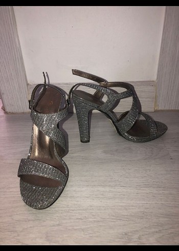 Gri Parlak Taşlı Topuklu Kadın Ayakkabı - Görsel 4