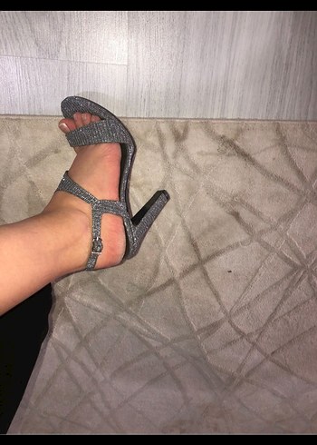 Gri Parlak Taşlı Topuklu Kadın Ayakkabı - Görsel 6