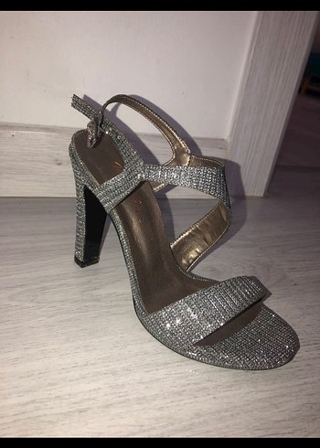 Gri Parlak Taşlı Topuklu Kadın Ayakkabı - Görsel 3