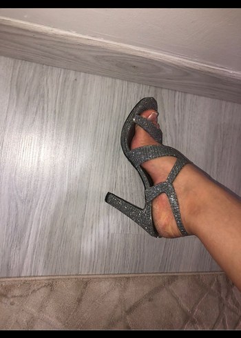 Gri Parlak Taşlı Topuklu Kadın Ayakkabı - Görsel 5