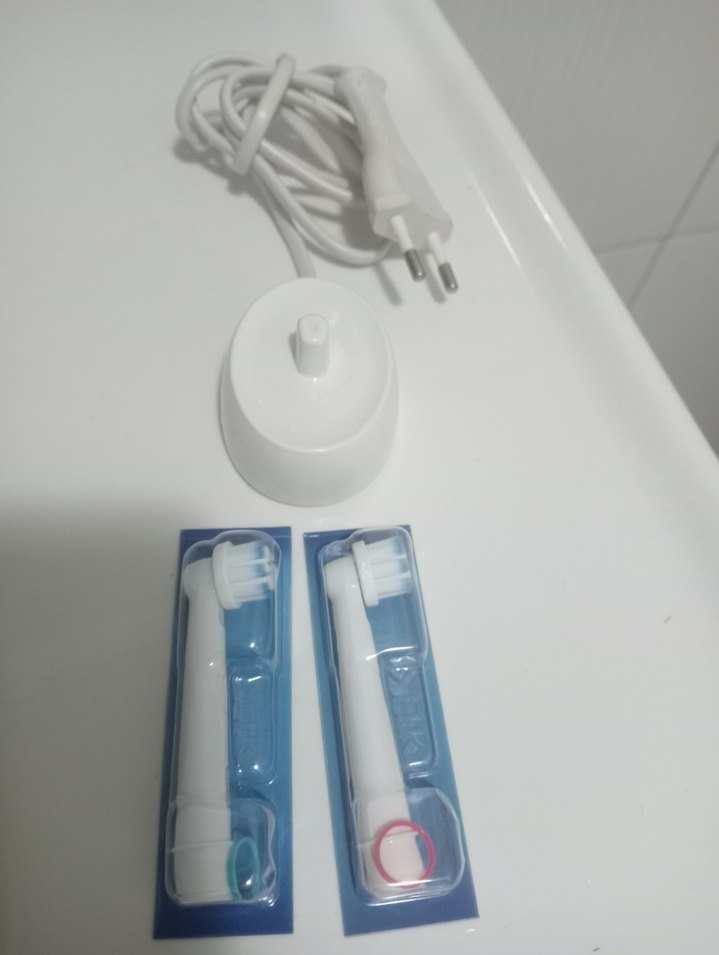 Oral-B Şarjlı Diş Fırçası ve Yedek Başlık - Görsel 3