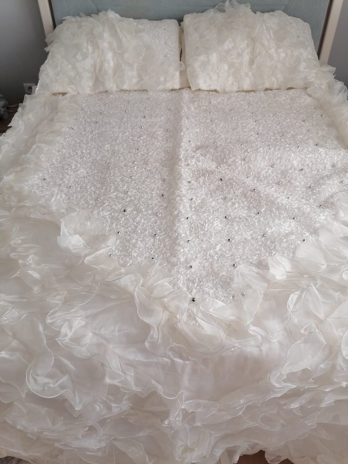 Beyaz Parlak Düz Yatak Örtüsü - Görsel 2