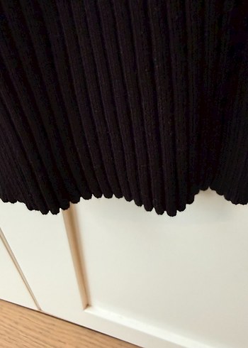 H&M bedene oturan siyah elbise - Görsel 3