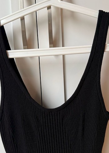 H&M bedene oturan siyah elbise - Görsel 2