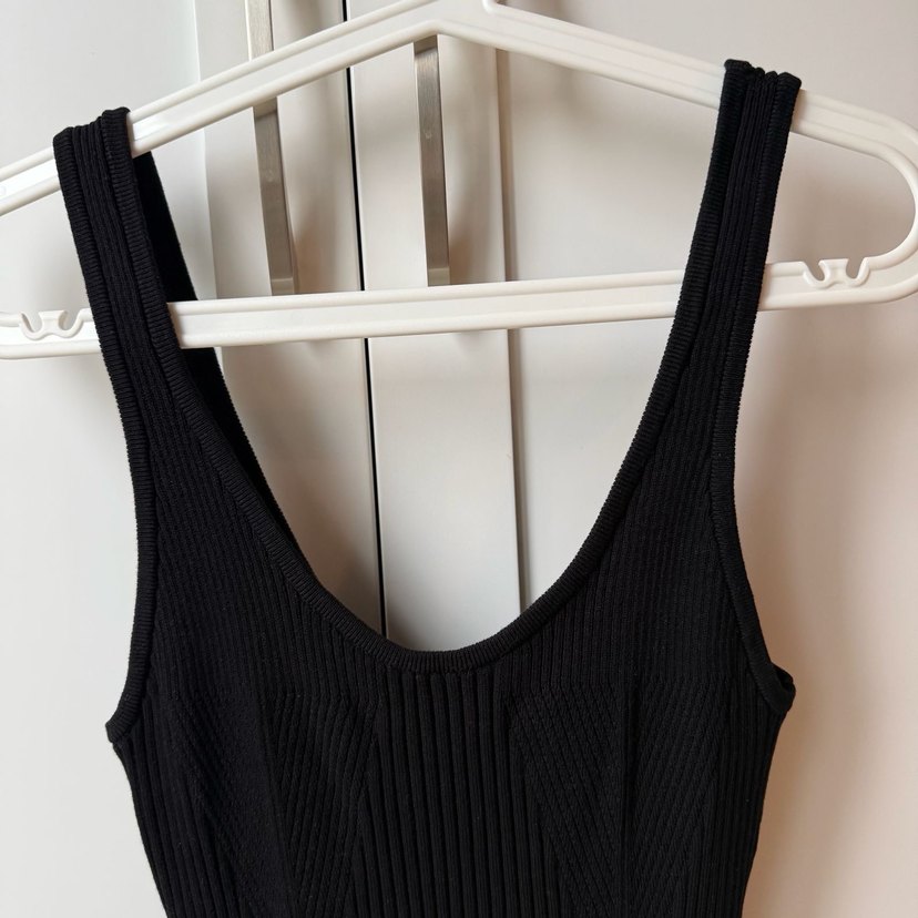 H&M bedene oturan siyah elbise - Görsel 2