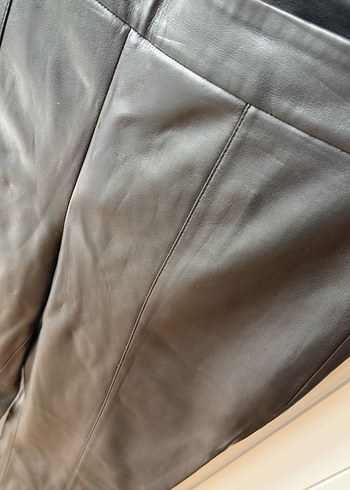 Mango - Siyah Deri Görünümlü Pantolon - Görsel 3