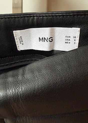 Mango - Siyah Deri Görünümlü Pantolon - Görsel 4