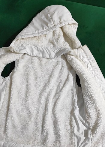 Beyaz Kapüşonlu Fermuarlı Kız Çocuk Şişme Yelek - Görsel 2