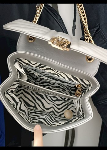 Zincir Detaylı Gri Deri Kadın Çanta - Görsel 3