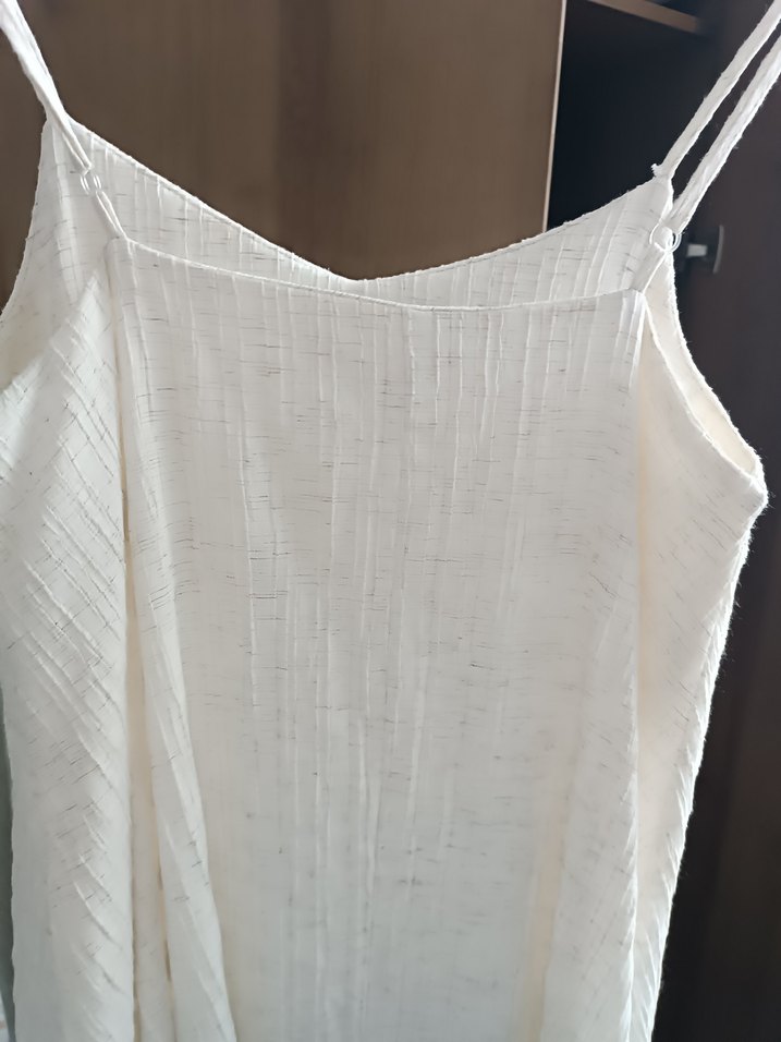 Beyaz Piliseli Keten Askılı Uzun Elbise - Görsel 2