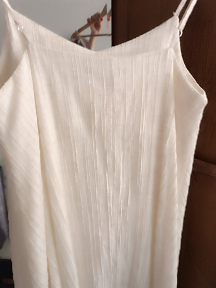 Beyaz Piliseli Keten Askılı Uzun Elbise - Görsel 3