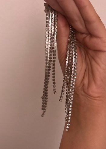 Pullu Uzun Beyaz Çizgili Kadın Küpe - Görsel 2