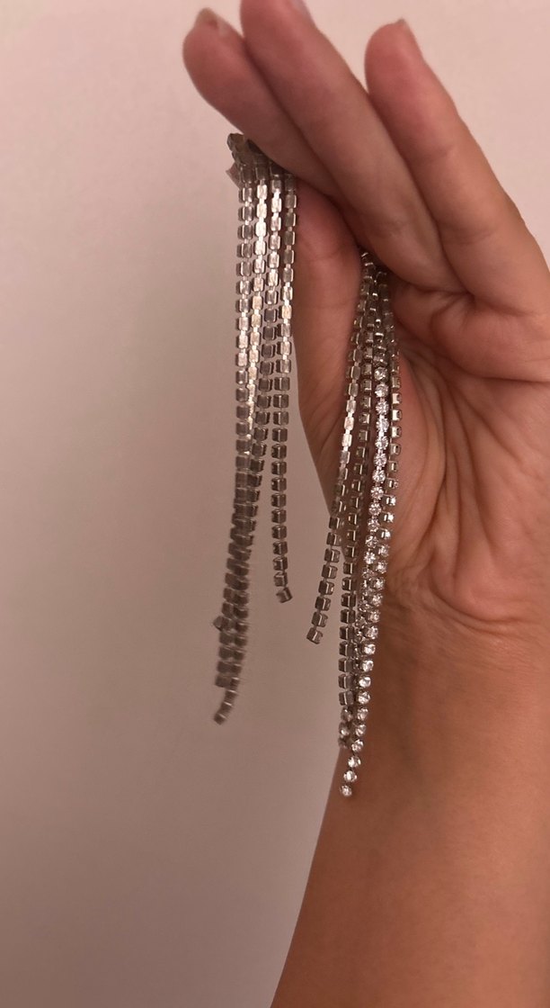 Pullu Uzun Beyaz Çizgili Kadın Küpe - Görsel 2