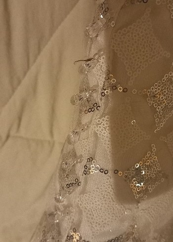 Beyaz İşlemeli Parlak Dekoratif 40×40 
 fermuarli kırlent - Görsel 3