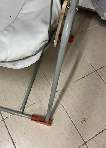 Beyaz ve Gri Metal Bebek Beşiği - Görsel 8