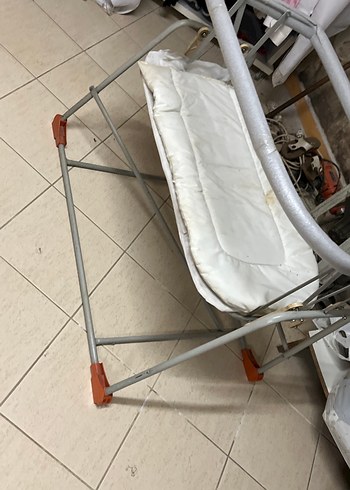 Beyaz ve Gri Metal Bebek Beşiği - Görsel 3