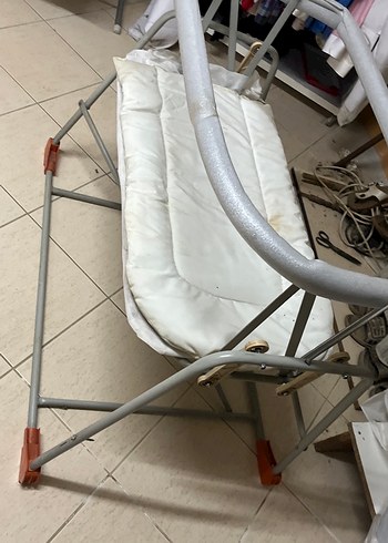 Beyaz ve Gri Metal Bebek Beşiği - Görsel 4