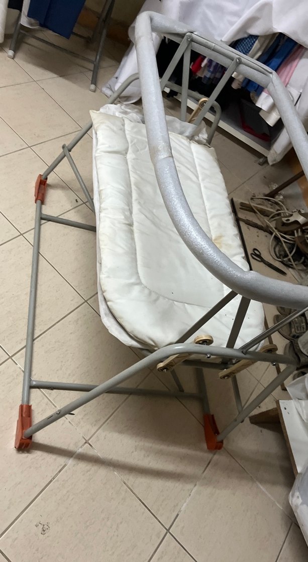 Beyaz ve Gri Metal Bebek Beşiği - Görsel 4