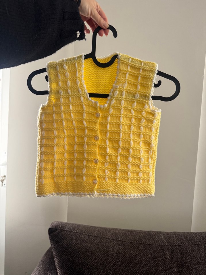 Sarı Bohem Örgü Kız Yeleği - Görsel 3