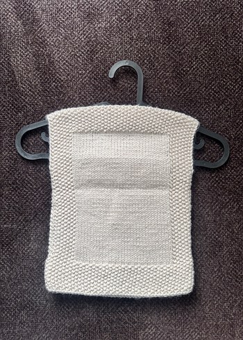 Kelebek Nakışlı Gri Bebek Önlüğü - Görsel 3