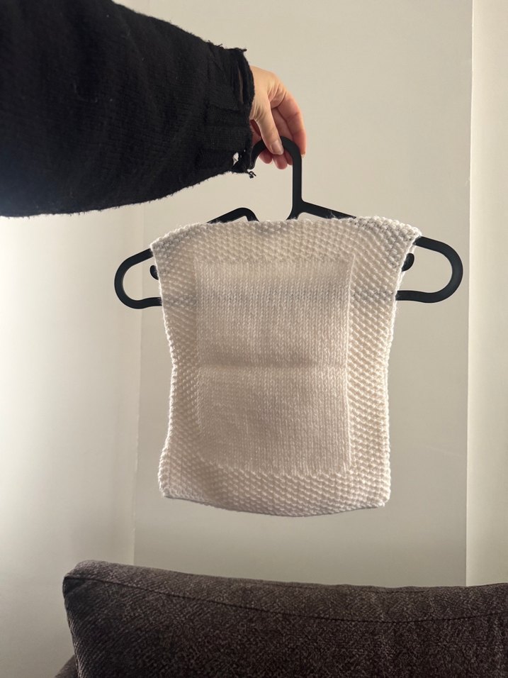 Nakışlı Beyaz Bebek Önlüğü - Görsel 2