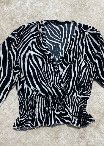 Siyah Zebra Desenli Kısa Kadın Bluz - Görsel 2