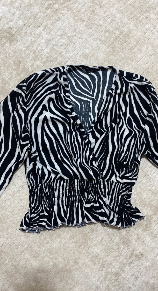 Siyah Zebra Desenli Kısa Kadın Bluz - Görsel 2