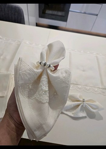 İşlemeli Beyaz Masa Örtüsü - Görsel 4