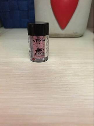 Nyx glitter