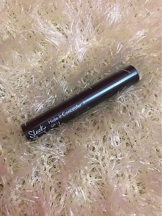 Sleek hide it concealer