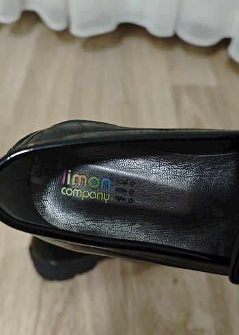 Zincir Detaylı Siyah Rugan Topuklu Kız çocuk Loafer - Görsel 5