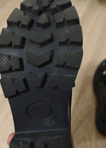 Zincir Detaylı Siyah Rugan Topuklu Kız çocuk Loafer - Görsel 4