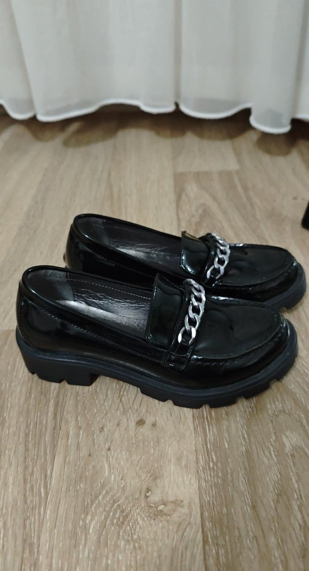 Zincir Detaylı Siyah Rugan Topuklu Kız çocuk Loafer - Görsel 2