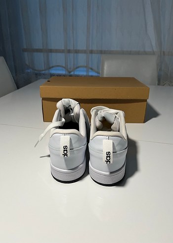 Siyah Çizgili Beyaz Bağcıklı Spor Ayakkabı - Görsel 4