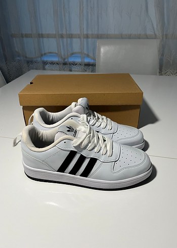 Siyah Çizgili Beyaz Bağcıklı Spor Ayakkabı - Görsel 3