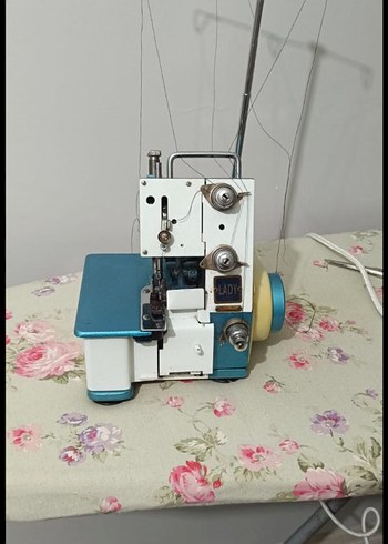 Mavi renkli 3 iplik ovorlok makinesi - Görsel 2