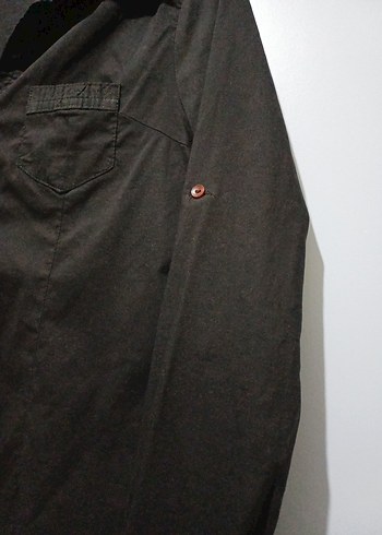 Düğmeli ve Göğüs Cepli  Siyah Esnek Gömlek - Görsel 2