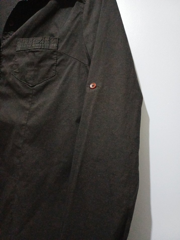 Düğmeli ve Göğüs Cepli  Siyah Esnek Gömlek - Görsel 2