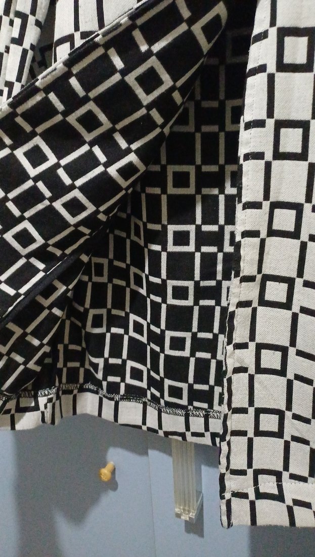 Düğmeli  ve Cepli Ekose Midi Kadın Ceket - Görsel 4