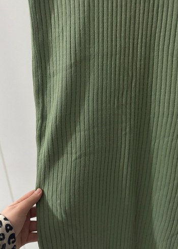 Yeşil Pliseli Keten V Yaka Uzun Elbise - Görsel 3