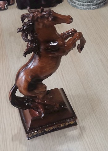 Parlak Kahverengi At Figürü - Görsel 2