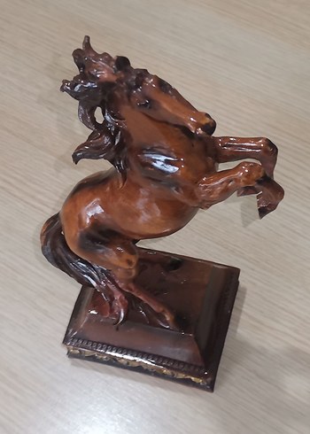 Parlak Kahverengi At Figürü - Görsel 3