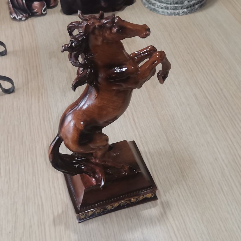 Parlak Kahverengi At Figürü - Görsel 2