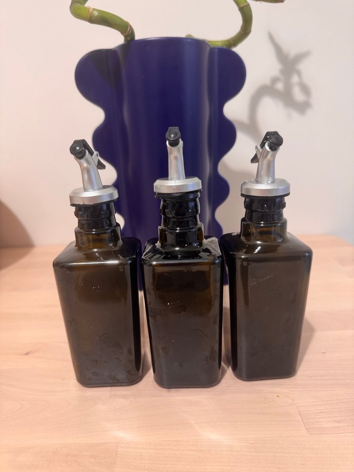 Metal ağızlı koyu renkli yağlık sosluk - Görsel 2